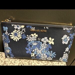 Michael kors wrislet 6x10